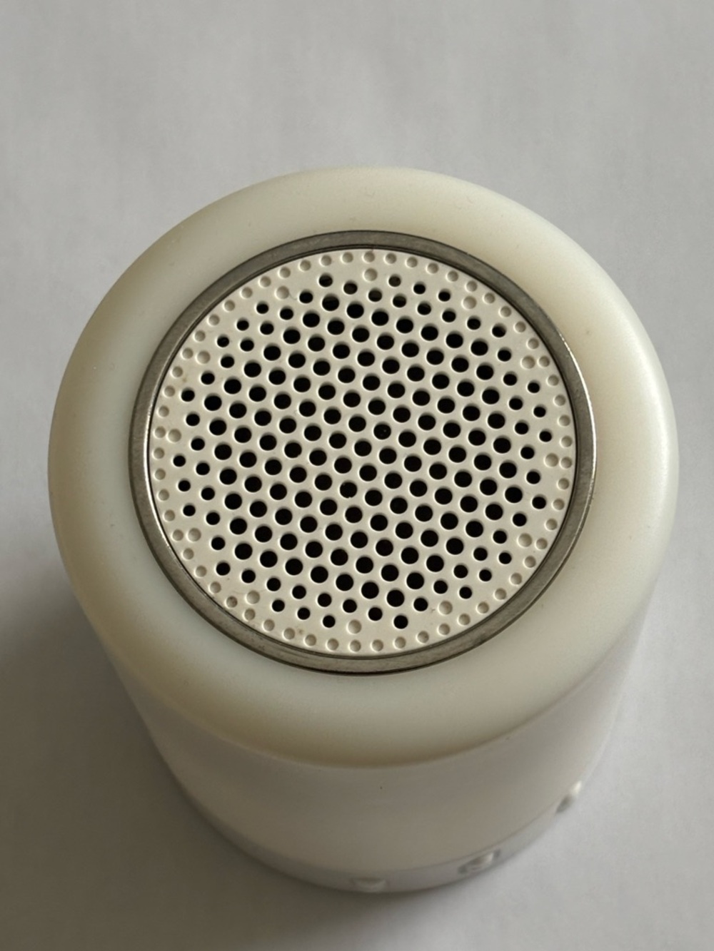 Color changing bluetooth speaker - Picture 2 of 8